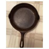 9' Cast iron skillet 9' Cast iron skillet