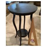Round end table Round end table