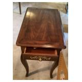 Henredon end table with drawer Henredon end table with drawer