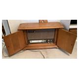 Silvertone transistor radio in cabinet Silvertone transistor radio in cabinet