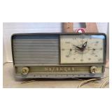 RCA Victor clock radio RCA Victor clock radio