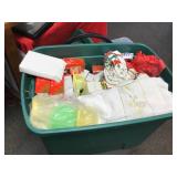 Tote with lid of Christmas decor