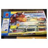 NEW Thundering Rails HO train set