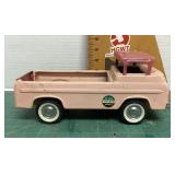 Pink Nylint kennels truck
