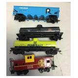 4 HO train cars