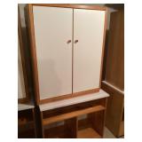 Counter height cabinet and wall cabinet Counter height cabinet and wall cabinet