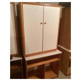 Counter height cabinet and wall cabinet Counter height cabinet and wall cabinet