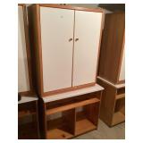Counter height cabinet and wall cabinet Counter height cabinet and wall cabinet