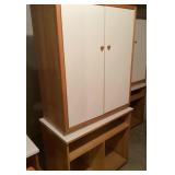 Counter height cabinet and wall cabinet Counter height cabinet and wall cabinet
