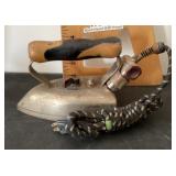 Vintage American Beauty iron Vintage American Beauty iron