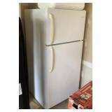 Frigidaire 18 cu. ft. refrigerator Frigidaire 18 cu. ft. refrigerator