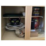 Contents of lower kitchen cabinet (2 doors) Contents of lower kitchen cabinet (2 doors)