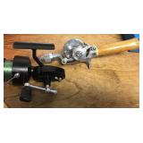 2 Fishing reels