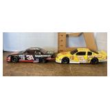 2 Nascar race cars 1:24