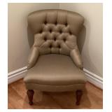 Button tufted side chair