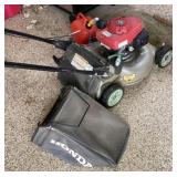 Honda gas powered lawnmower --works