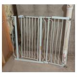 Pet / baby gate
