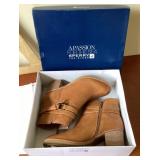 NEW pair of Sperrys ladies