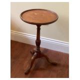 12" Round piecrust 3-leg side table