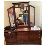 Kincaid dresser with 3-piece mirror