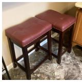 2 bar stools