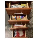Contents of 4 kitchen drawers