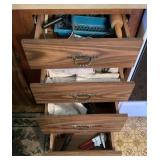 Contents of 4 kitchen drawers