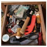 Contents of kitchen drawer