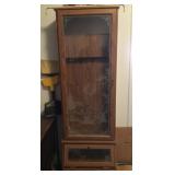 Locking gun cabinet