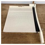 Boston 2615 guillotine paper cutter