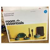 NEW cookware and bakeware set