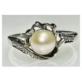 Sterling silver pearl ring