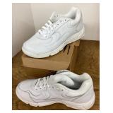 NEW ladies New Balance trainers size 7.5 wide