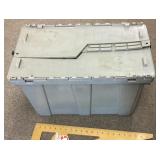 Plastic tote with locking lid