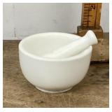 Porcelain mortar & pestle
