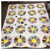 Hand stitched Dresden Plate quilt 76" x 62ï¿½