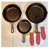 3 cast iron Lodge fry pans & silicone holders