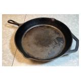 Cast iron Lodge 12" skillet