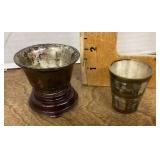 2 small decorative cups