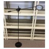 Adjustable floor lamp