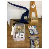 Grommet installation kit with grommets