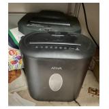 2 paper shredders