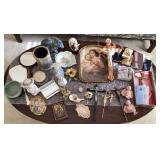 Clean up home decor lot on table