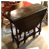 Drop leaf table