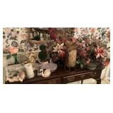 Clean up home decor lot on table