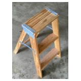 2-step wooden folding ladder