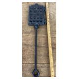 Cast iron waffle maker