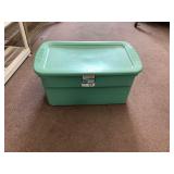 Sterilite  tote with lid