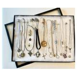 Costume jewelry necklaces & pendants