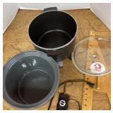 Presto 8" crockpot --works